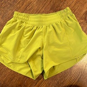 Lululemon Hotty Hot Low Rise Short 4" Auric Gold Sz 6